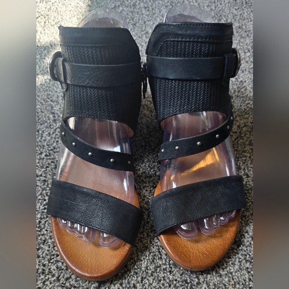 Miz Mooz Black Leather Farley Buckle Demi Wedge Sandal Womens Size 38 (US 7.5-8) - Picture 10 of 12